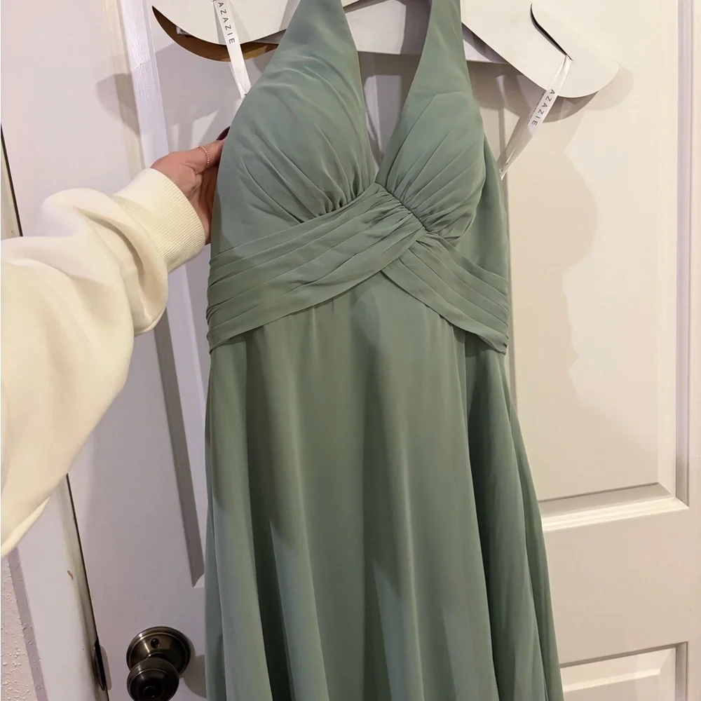Azazie Tessie
Matcha A-Line V-Neck Pleated Chiffon Dress - Picture 4 of 4